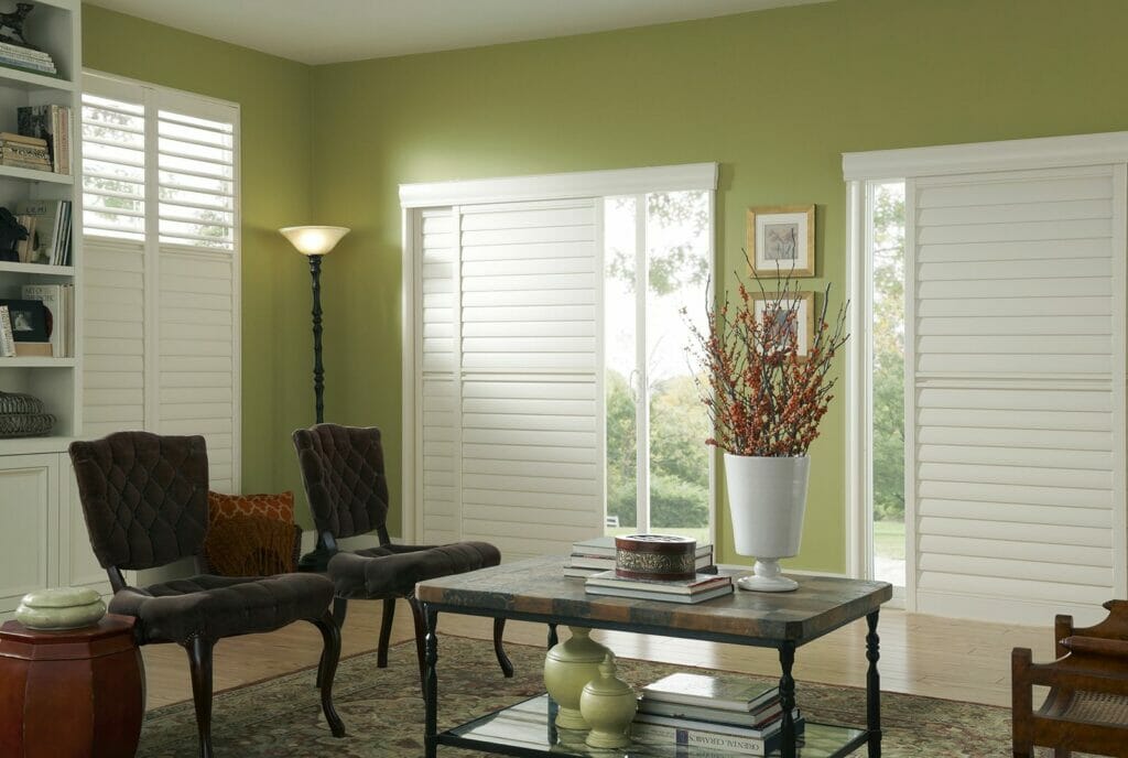 Vanilla • Two panel By-Pass • 3½ inch louver • 5 inch deco valance • Deluxe Divider Rail • Hidden Rear Tilt
