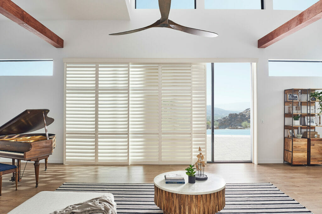 Pearl • 4 1/2 inch louvers • Standard and Deluxe Divider Rails • Crown Valance • Six Panel Triple Track By-Pass Track System Pearl • 4 1/2 inch louvers • Standard and Deluxe Divider Rails • Crown Valance • Six Panel Triple Track By-Pass Track System